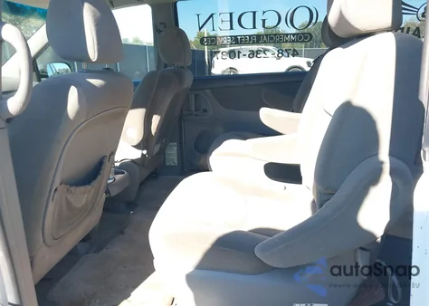 2005 Toyota Sienna Le z USA, uszkodzony, nr VIN 5TDZA23C55S272926